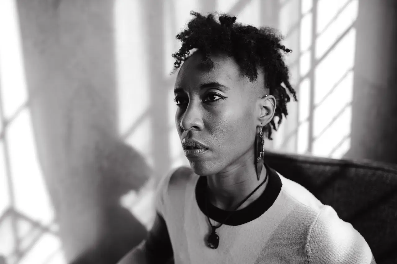 Portrait de femme en noir et blanc